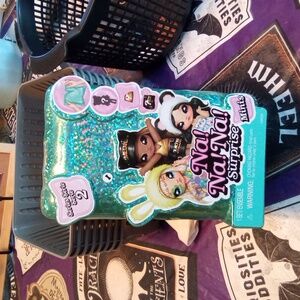 Na! Na! Na! Surprise mini doll